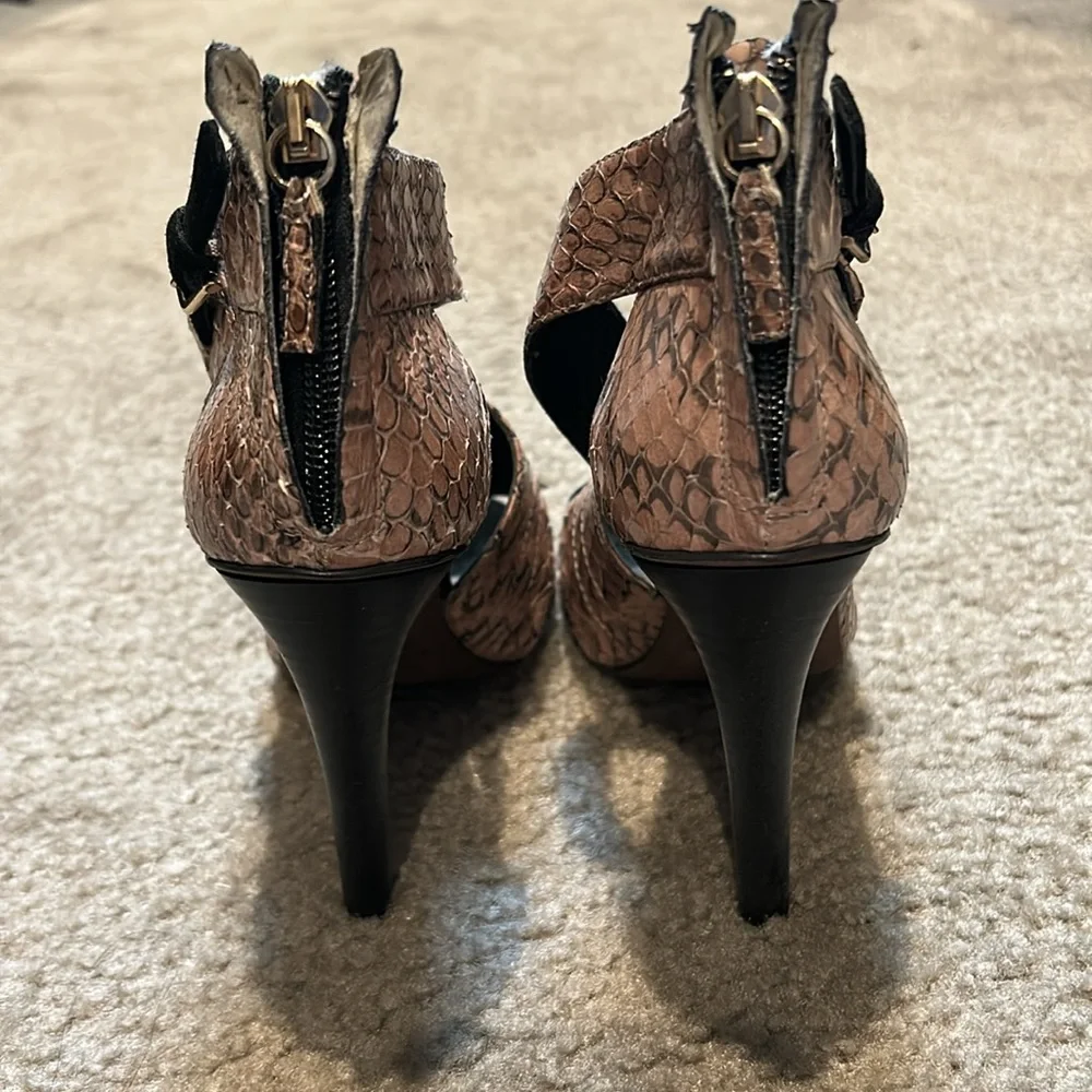 Derek lam - Picture 3 of 10